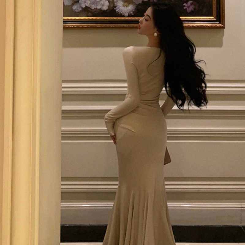 ラウンドネックマーメイドニットワンピース