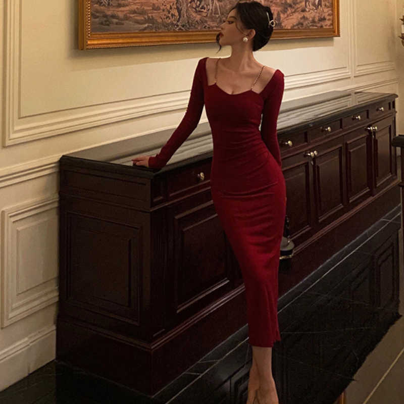 ストラップ付きハートネックペンシルワンピース