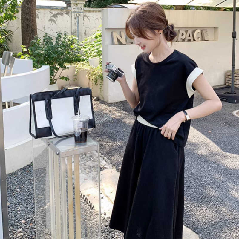 バイカラーフレンチスリーブTシャツ×スリットロングスカート