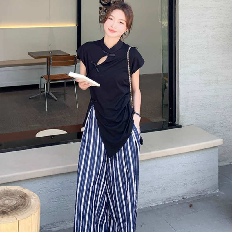 フロントオープントップス×ストライプワイドパンツ