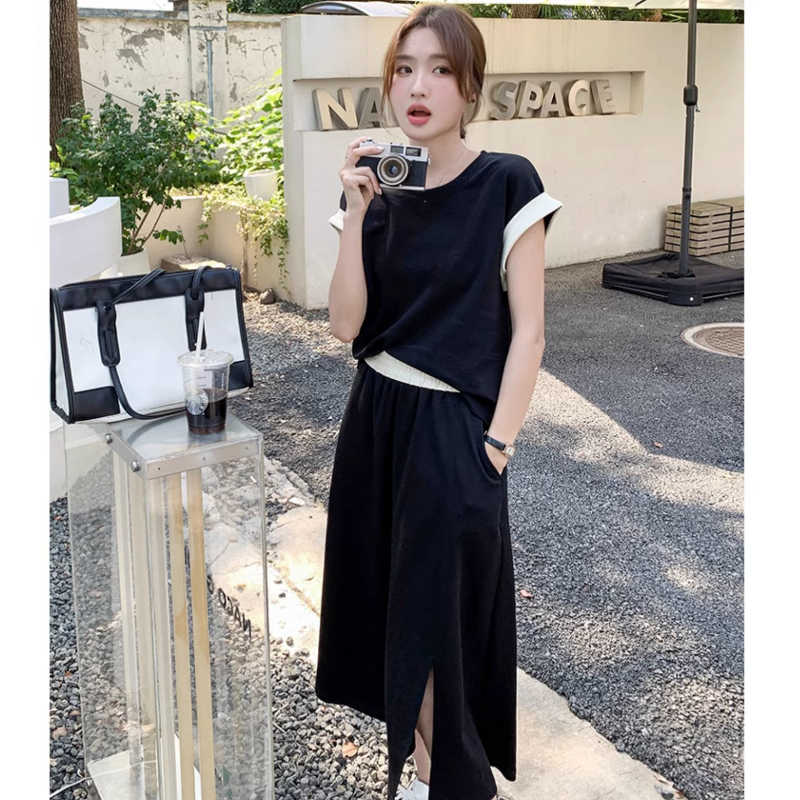 バイカラーフレンチスリーブTシャツ×スリットロングスカート