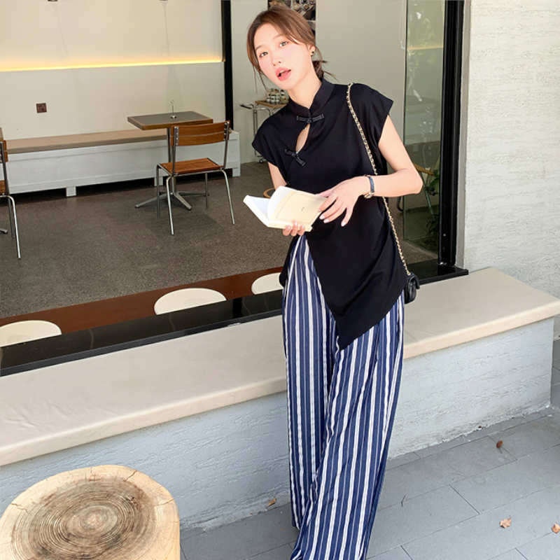 フロントオープントップス×ストライプワイドパンツ