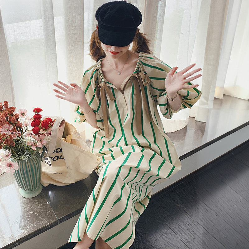 ドローストリングネックバルーンスリーブストライプワンピース