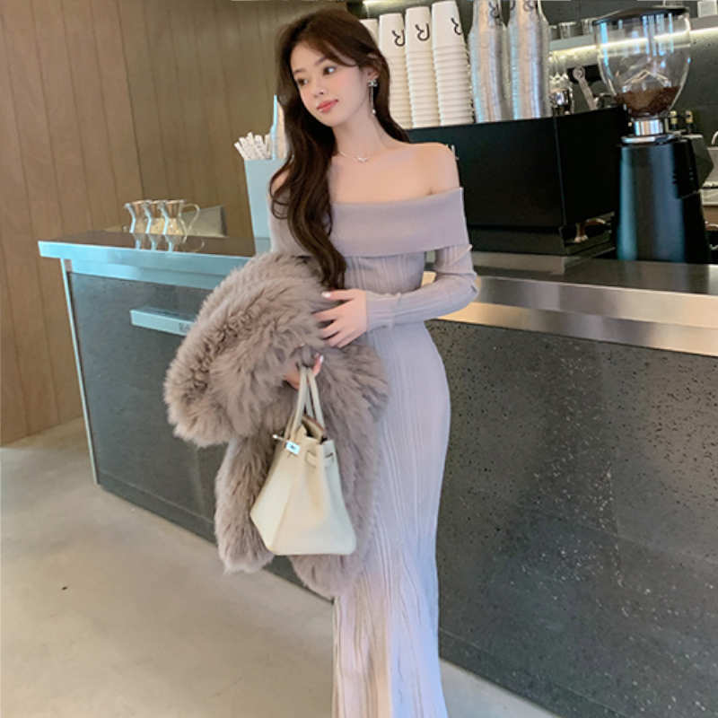 オフショルダーニットワンピース