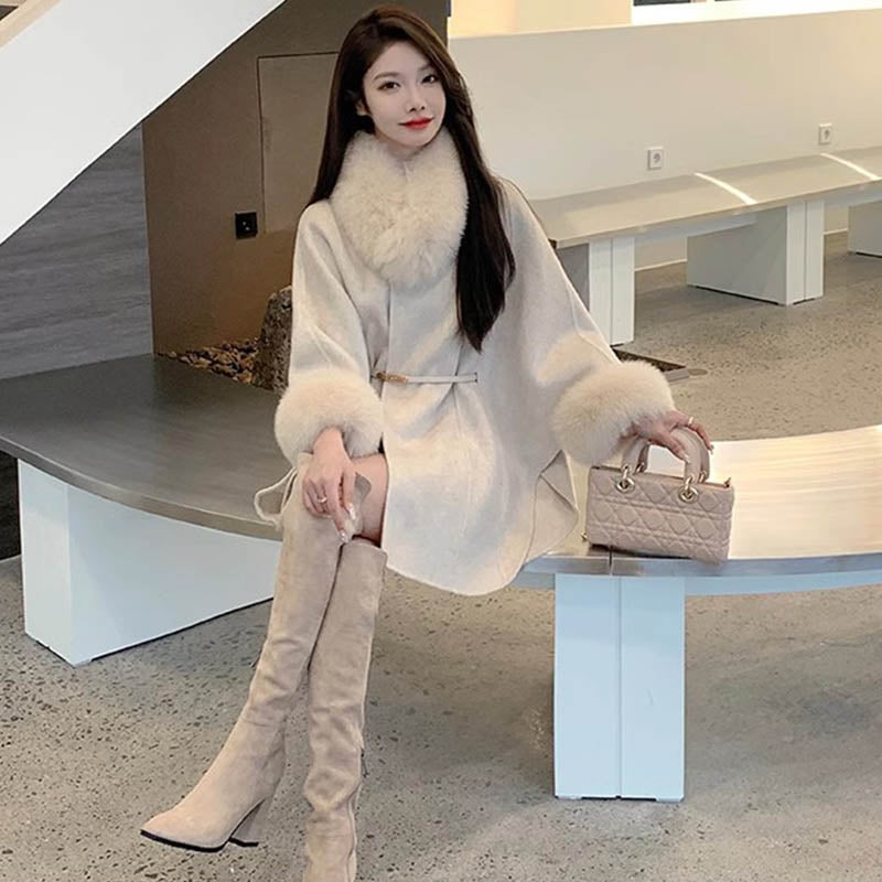 ファー付きドルマンコート