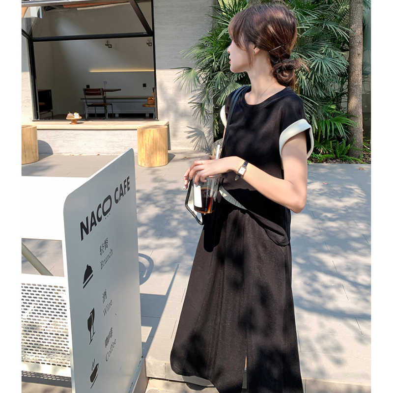 バイカラーフレンチスリーブTシャツ×スリットロングスカート