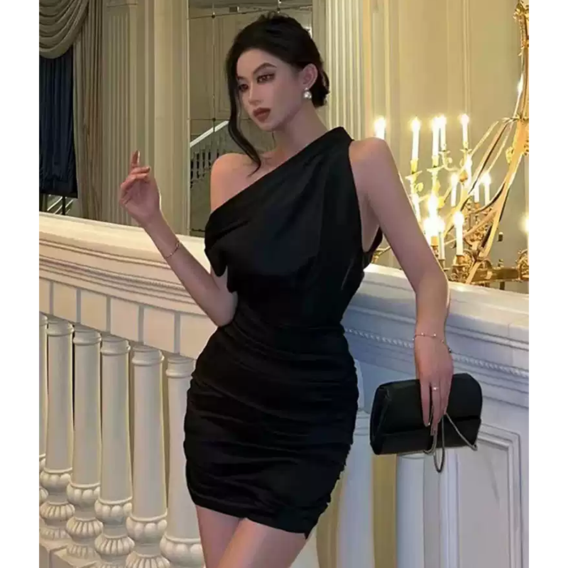 ワンショルダーブラックミニドレス