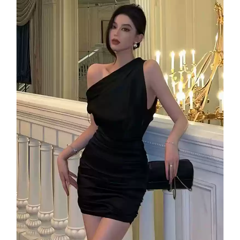 ワンショルダーブラックミニドレス