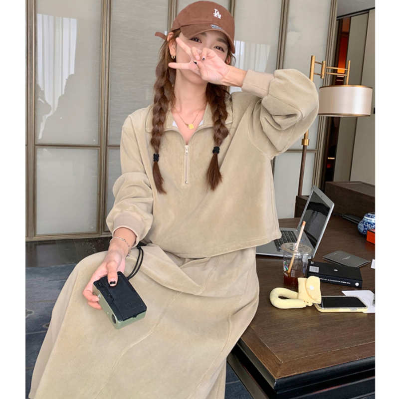 ハーフジップショートトレーナー×マキシフレアスカート