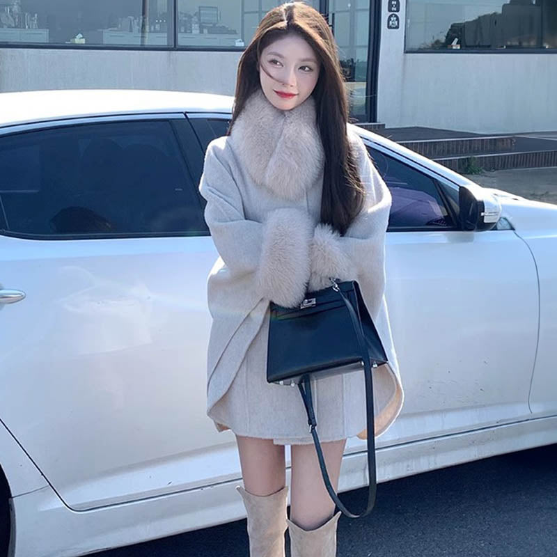 ファー付きドルマンコート