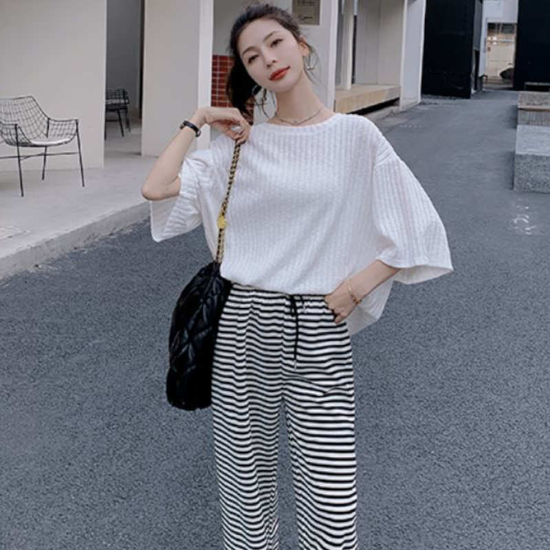 リブオーバードルマンプルオーバー×ボーダースウェットパンツ