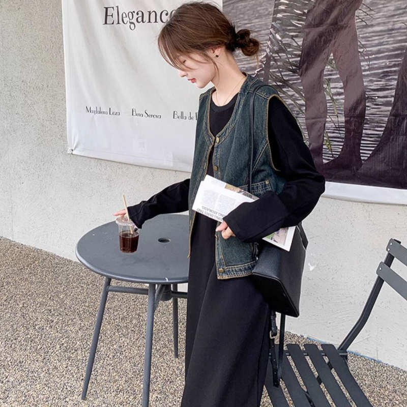 デニムベスト×マキシTシャツワンピース