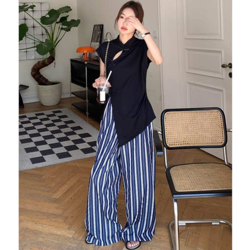 フロントオープントップス×ストライプワイドパンツ