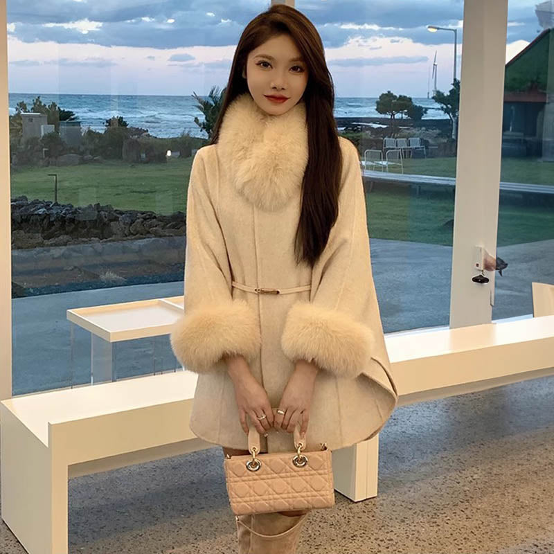 ファー付きドルマンコート