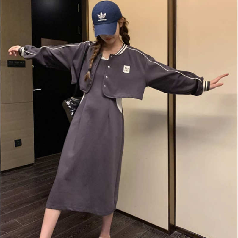 クロップドスウェットブルゾン×バイカラーキャミワンピース