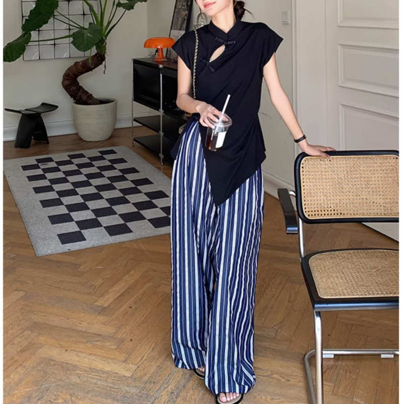 フロントオープントップス×ストライプワイドパンツ