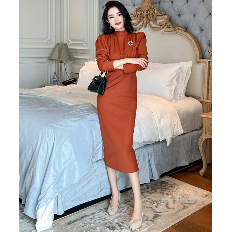 ブローチ付きウエストコンシャスワンピース