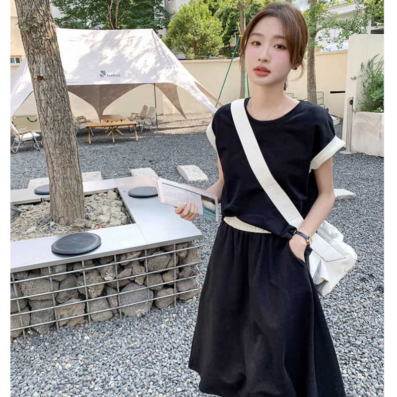 バイカラーフレンチスリーブTシャツ×スリットロングスカート