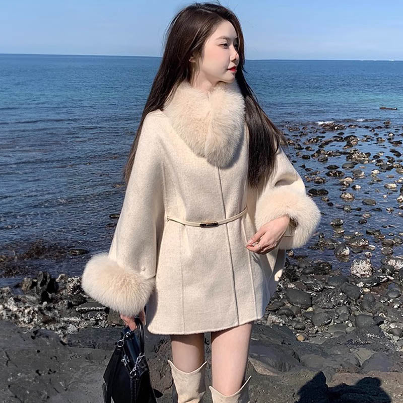 ファー付きドルマンコート