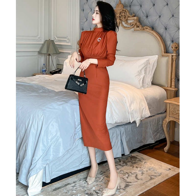 ブローチ付きウエストコンシャスワンピース