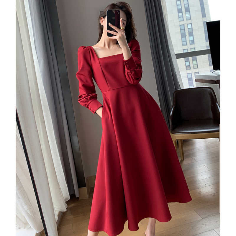 バックオープンスクエアネックレッドロングワンピース