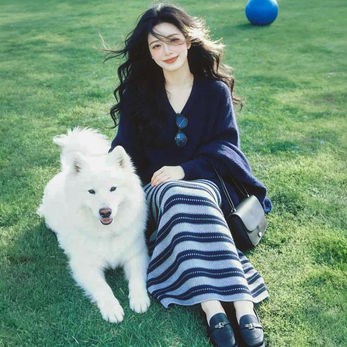 Vネックルーズニット