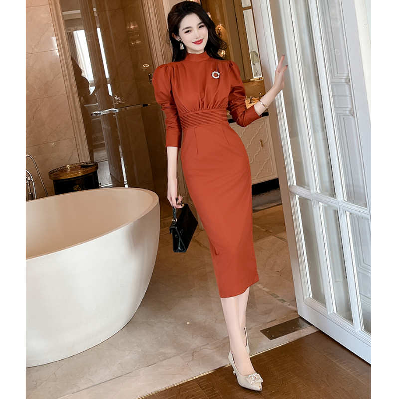 ブローチ付きウエストコンシャスワンピース