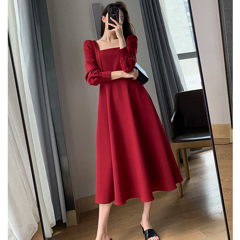 バックオープンスクエアネックレッドロングワンピース