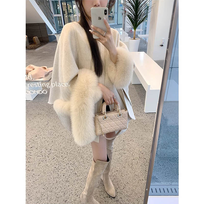 ファー付きドルマンコート