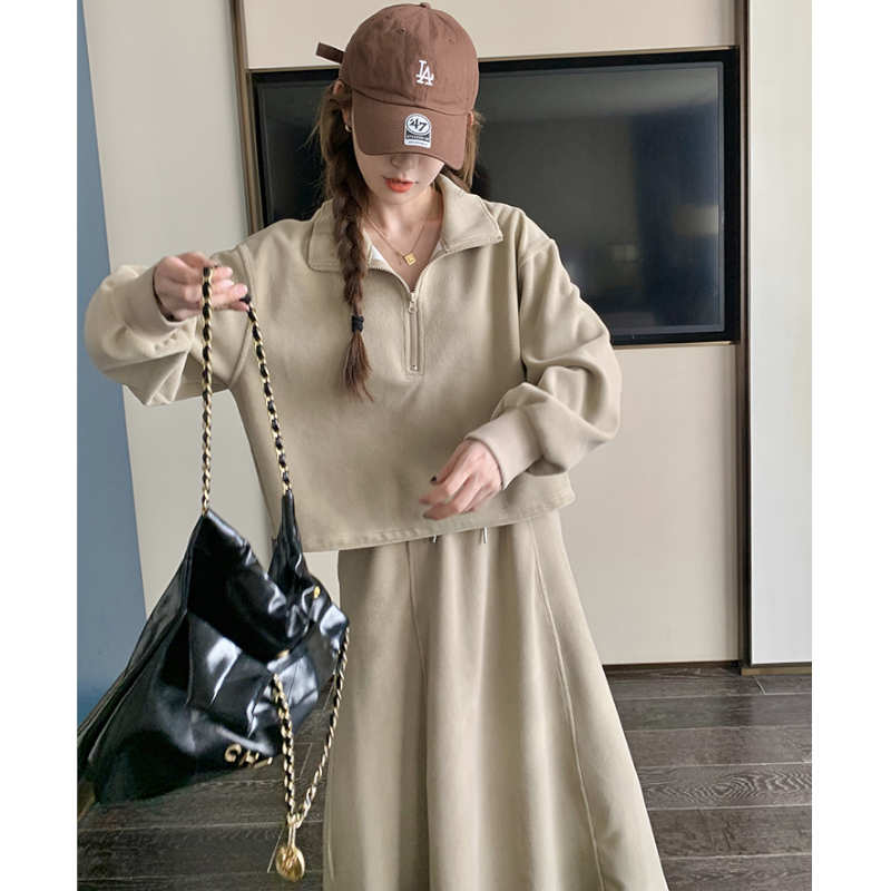 ハーフジップショートトレーナー×マキシフレアスカート