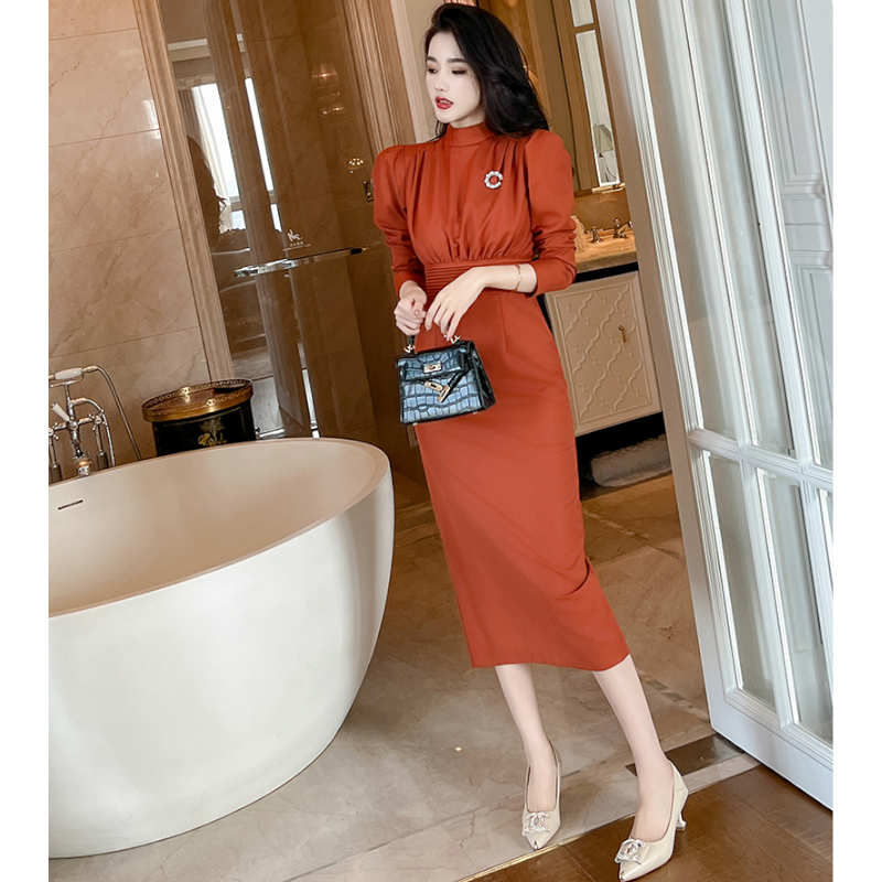 ブローチ付きウエストコンシャスワンピース