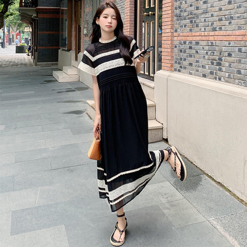 レースボーダーワンピース