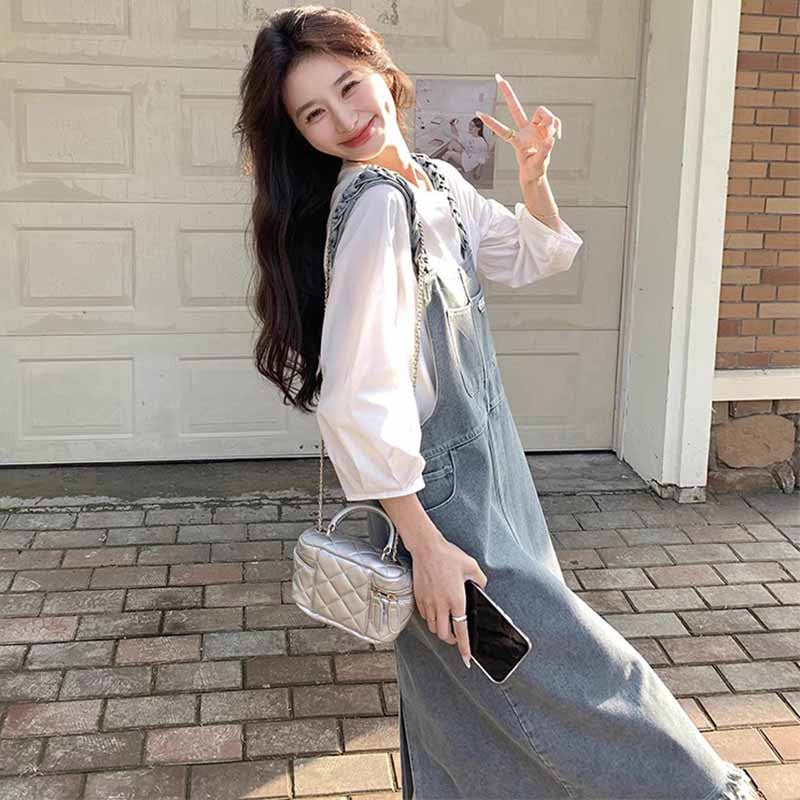 バルーン袖Tシャツ×カットオフデニムサロペットスカート