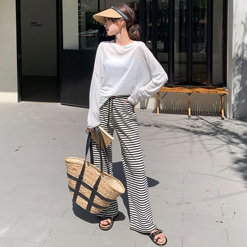 ラウンドネックロングTシャツ×ボーダーパンツ