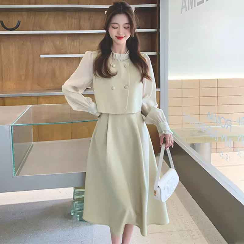 セットアップ風バックリボンワンピース（ベージュ）フォーマルなシーン  