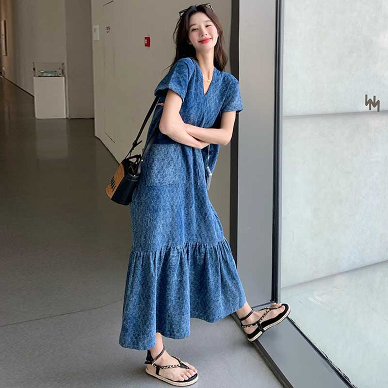 裾フレアVネックワンピース