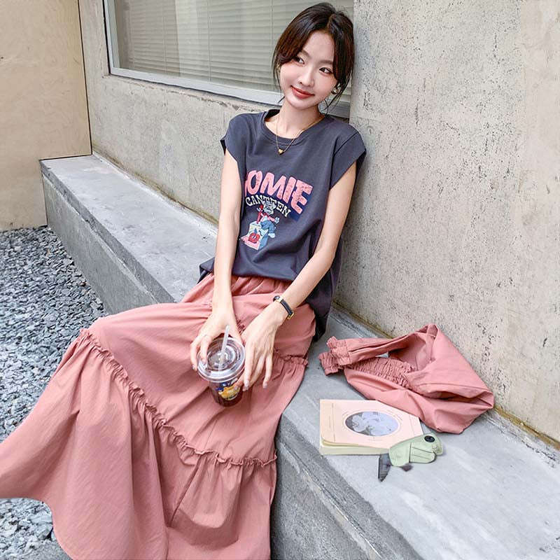 プリントTシャツ×ティアードスカート