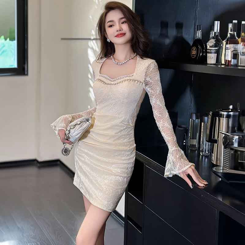 レース×ベロア異素材ドッキングタイトミニワンピース