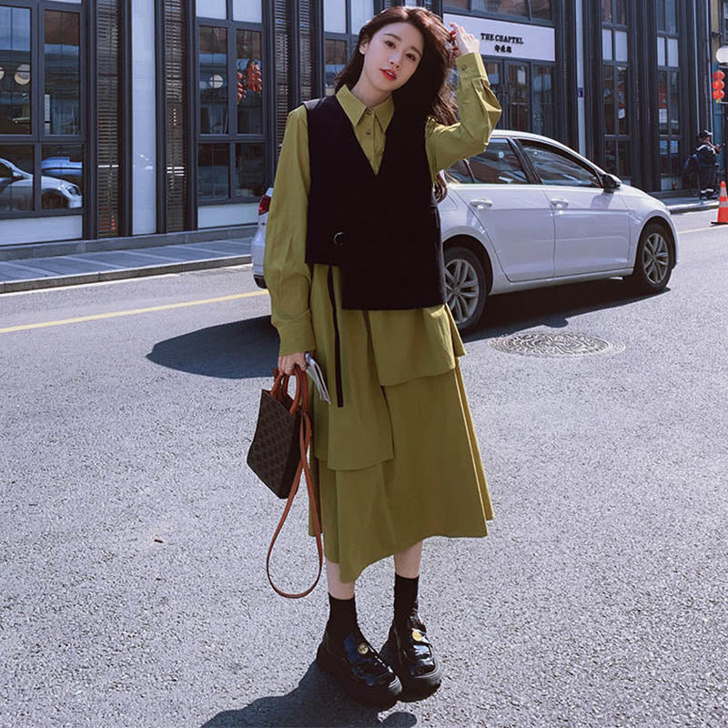 サイドベルトベスト×アシンメトリーフレアワンピース