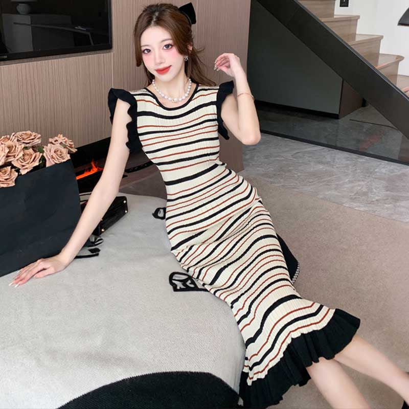 ボーダー柄ノースリーブフリルワンピース