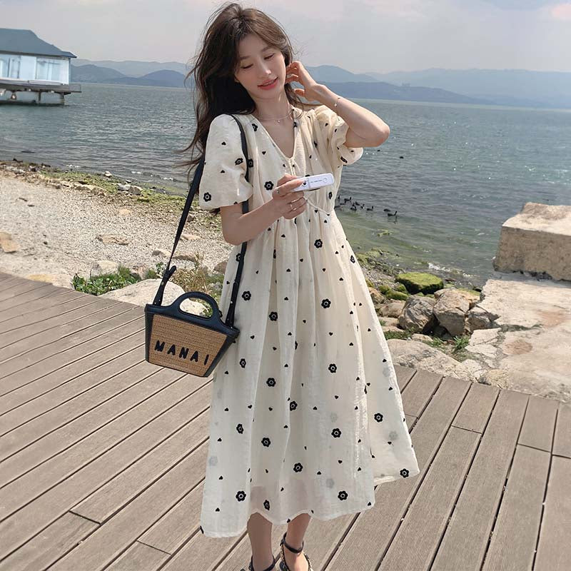 フラワードットミディワンピース(白）夏 清楚で上品フェミニンスタイル 