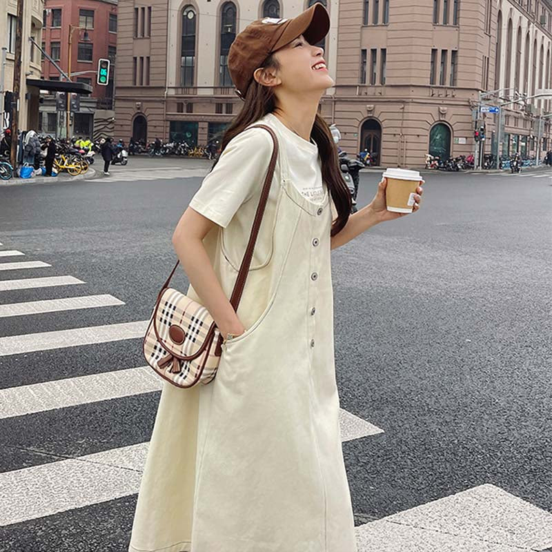 ロゴプリトンシャツ×Aラインステッチサロペットスカート