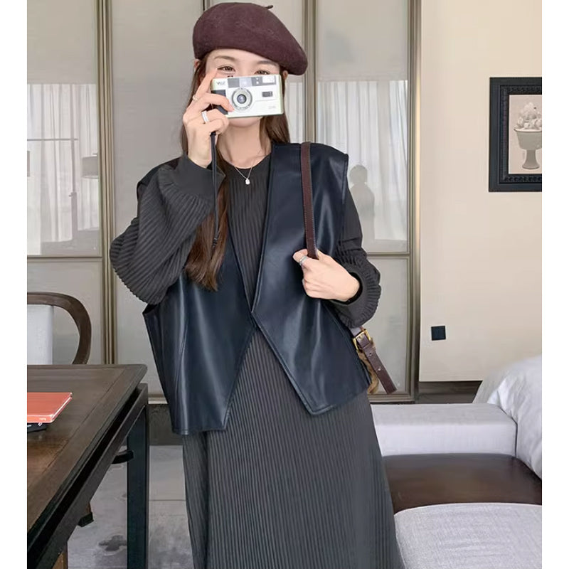 ワイドレザーベスト×リブニットワンピース