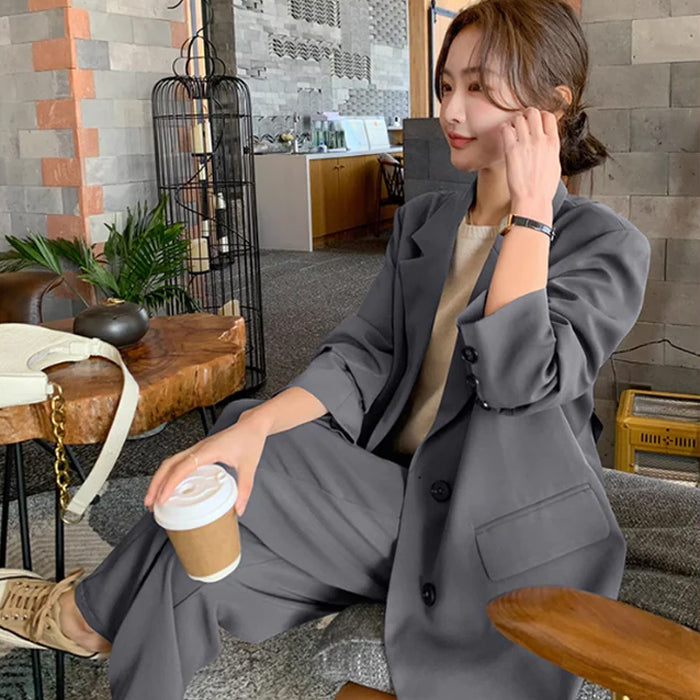 チャコールパンツスーツ