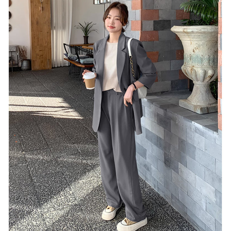 チャコールパンツスーツ