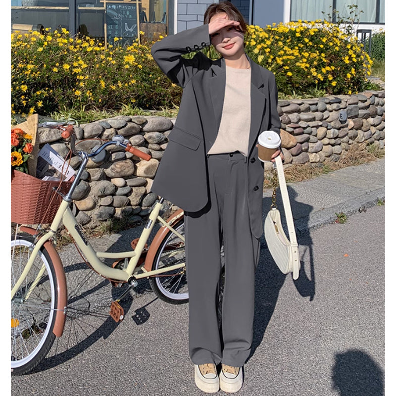 チャコールパンツスーツ