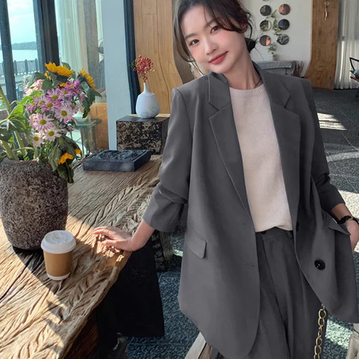 チャコールパンツスーツ