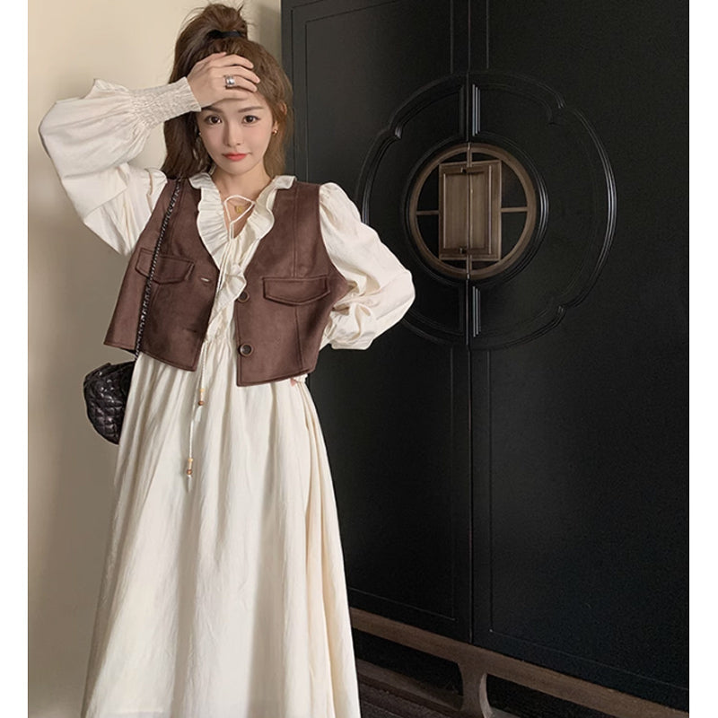 ショートスウェードベスト×フリルVネックワンピース