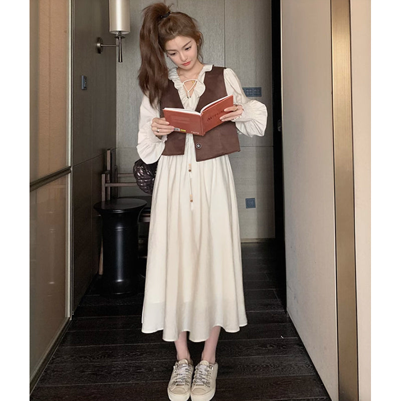 ショートスウェードベスト×フリルVネックワンピース