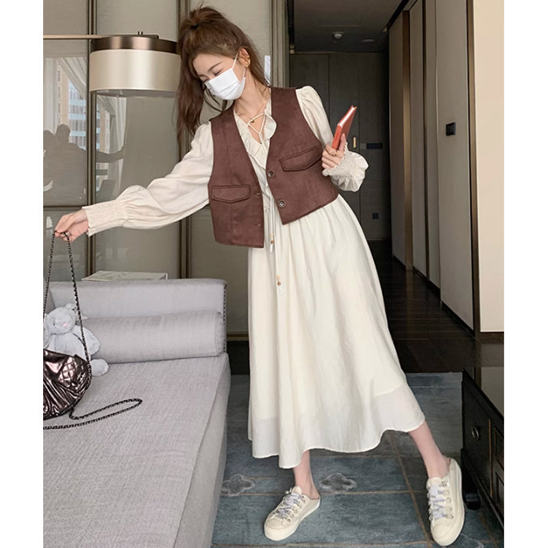 ショートスウェードベスト×フリルVネックワンピース